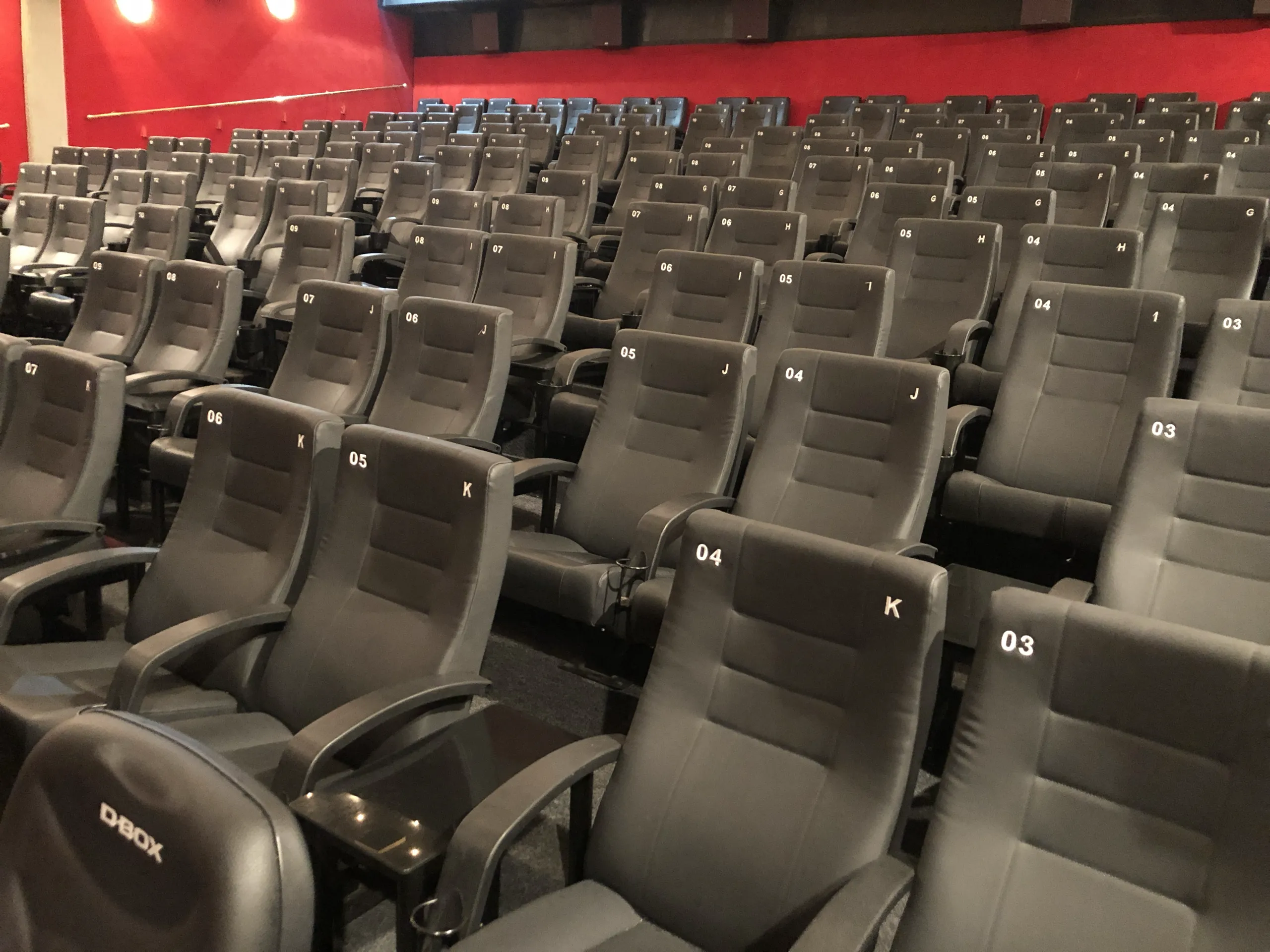 VIP Kinosessel aus Kunstleder, Modell OS – Ansicht 3 VIP Kinosessel aus Kunstleder, Modell OS – Ansicht 3